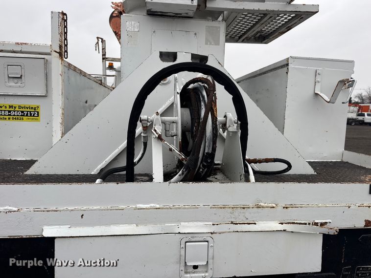 image for item EG8847 1999 International 4800 digger derrick truck