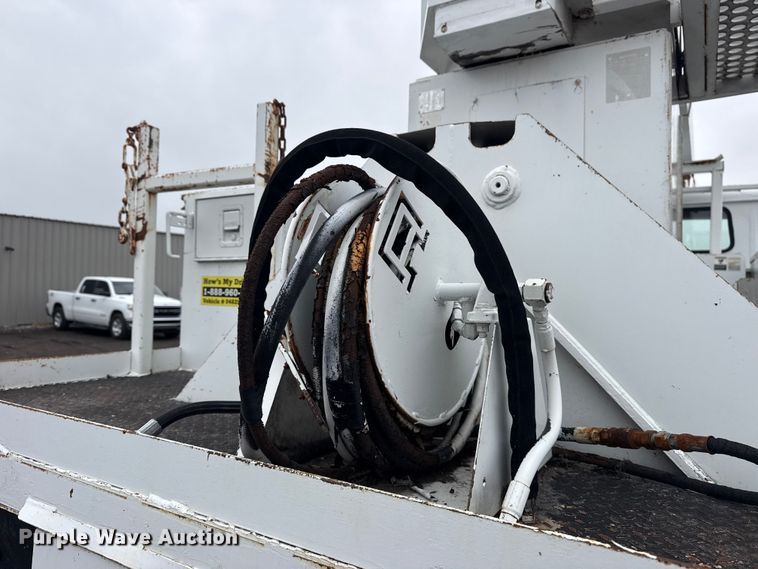 image for item EG8847 1999 International 4800 digger derrick truck