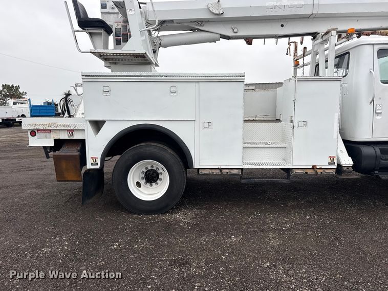 image for item EG8847 1999 International 4800 digger derrick truck