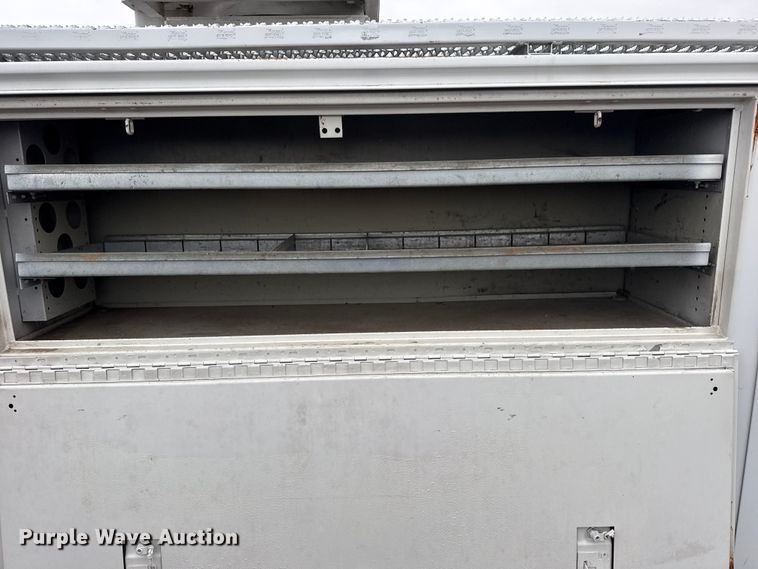 image for item EG8847 1999 International 4800 digger derrick truck