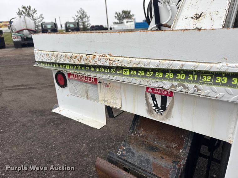 image for item EG8847 1999 International 4800 digger derrick truck