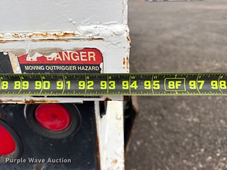 image for item EG8847 1999 International 4800 digger derrick truck