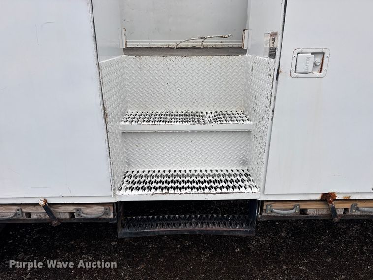 image for item EG8847 1999 International 4800 digger derrick truck