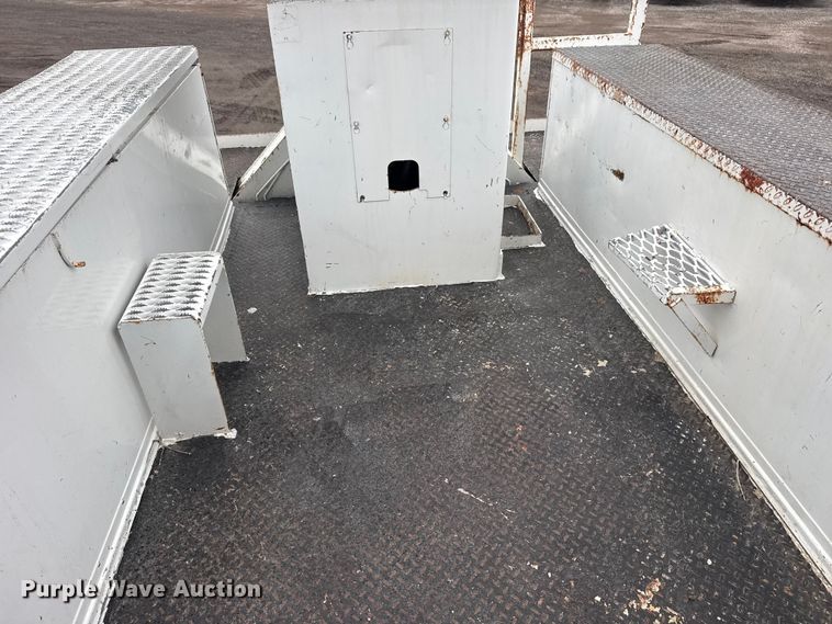 image for item EG8847 1999 International 4800 digger derrick truck