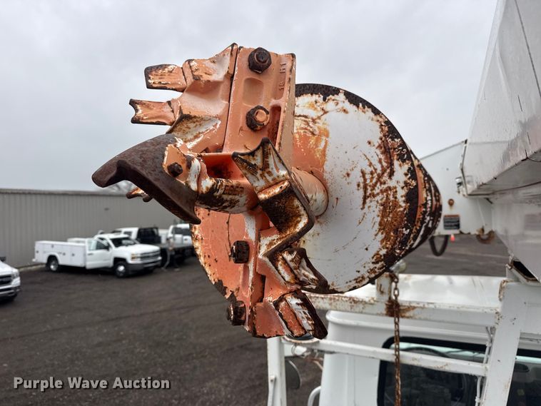 image for item EG8847 1999 International 4800 digger derrick truck