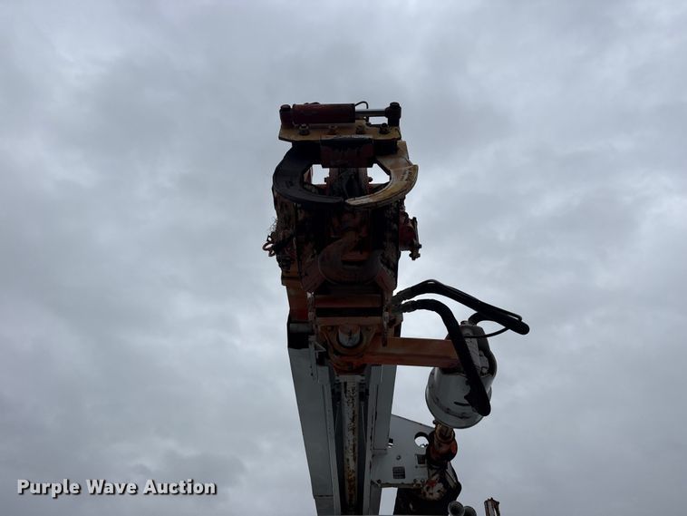 image for item EG8847 1999 International 4800 digger derrick truck