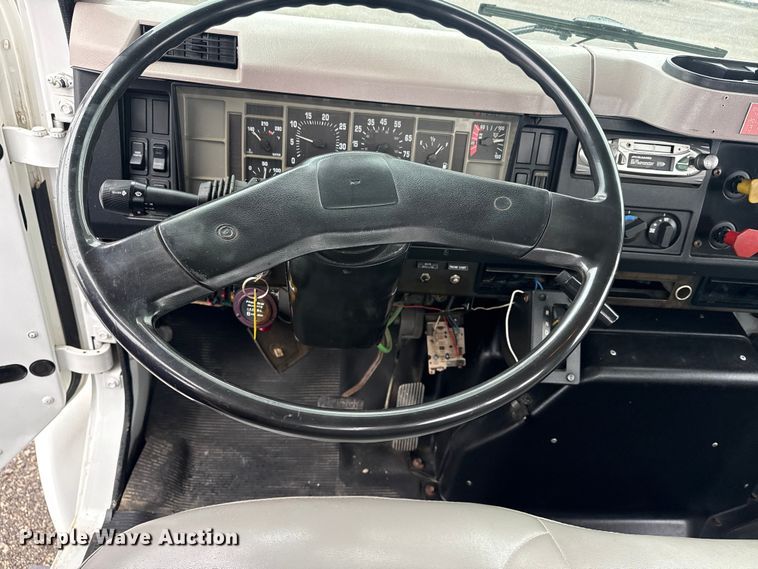 image for item EG8847 1999 International 4800 digger derrick truck