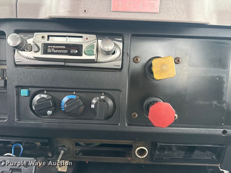 image for item EG8847 1999 International 4800 digger derrick truck