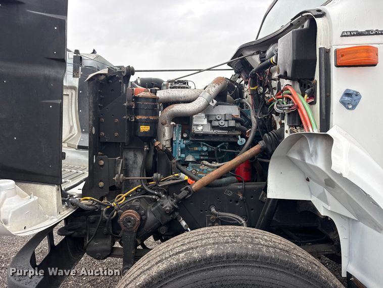 image for item EG8847 1999 International 4800 digger derrick truck