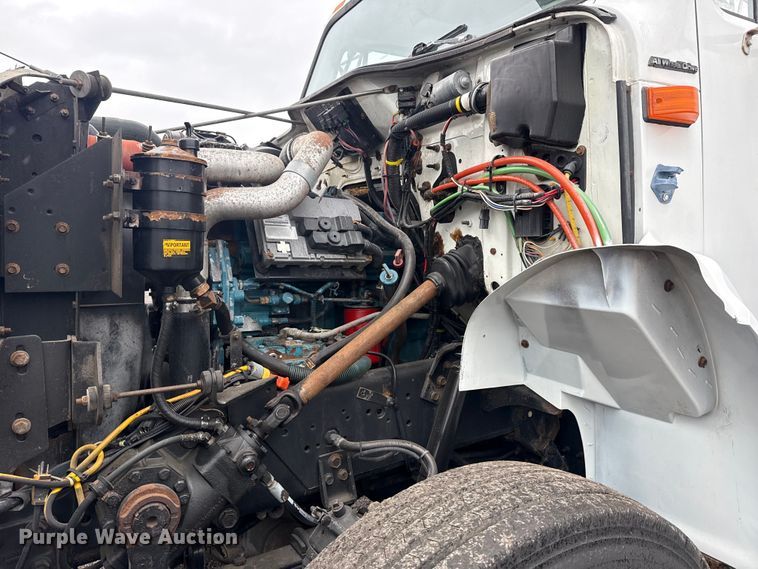 image for item EG8847 1999 International 4800 digger derrick truck