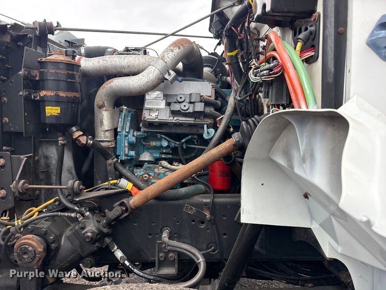 image for item EG8847 1999 International 4800 digger derrick truck