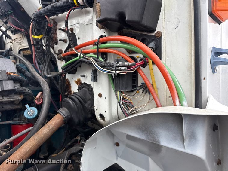 image for item EG8847 1999 International 4800 digger derrick truck