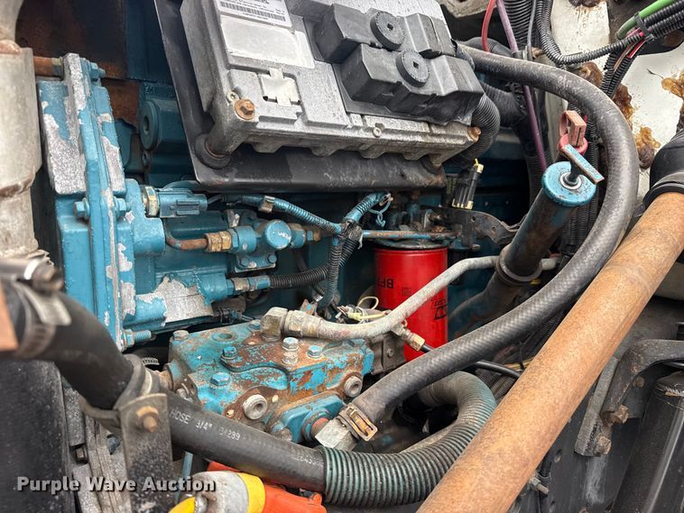 image for item EG8847 1999 International 4800 digger derrick truck