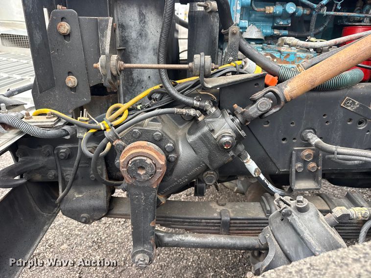 image for item EG8847 1999 International 4800 digger derrick truck