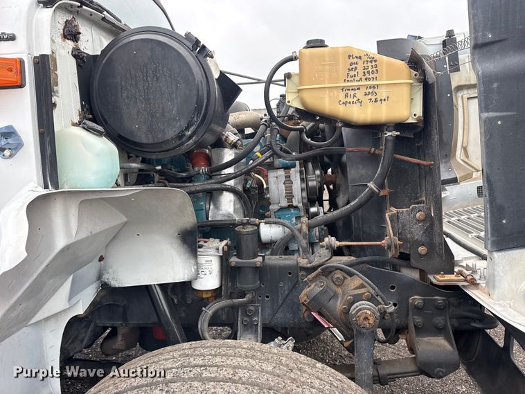 image for item EG8847 1999 International 4800 digger derrick truck