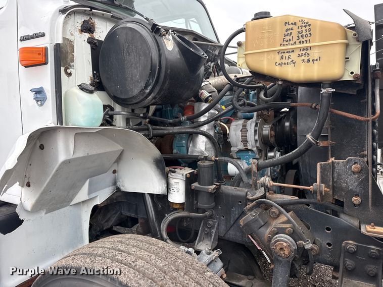 image for item EG8847 1999 International 4800 digger derrick truck