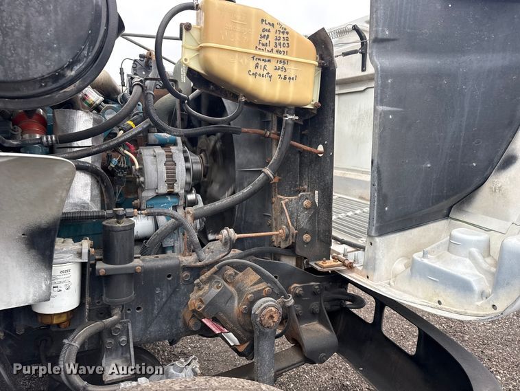 image for item EG8847 1999 International 4800 digger derrick truck