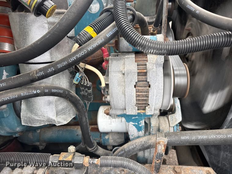 image for item EG8847 1999 International 4800 digger derrick truck