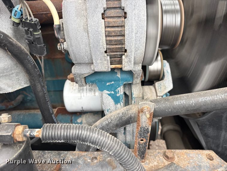 image for item EG8847 1999 International 4800 digger derrick truck