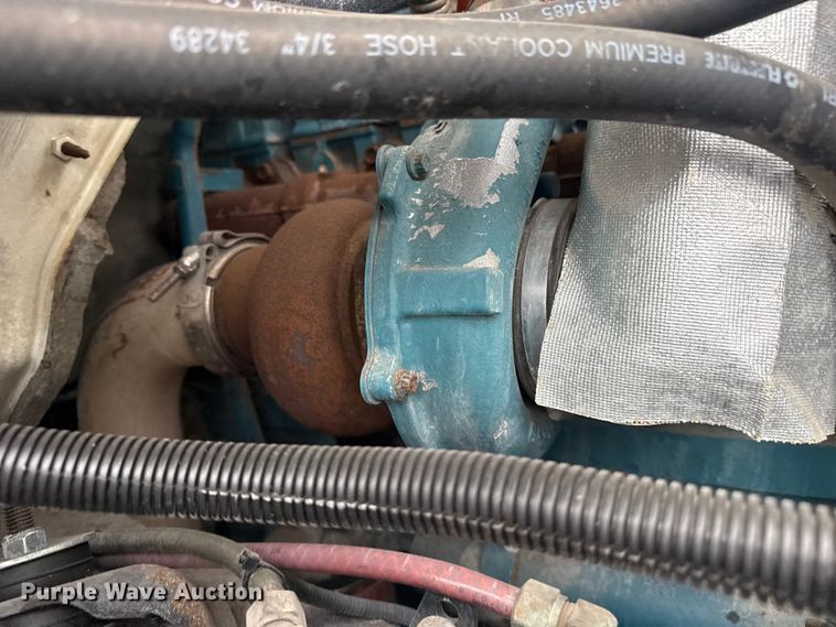 image for item EG8847 1999 International 4800 digger derrick truck