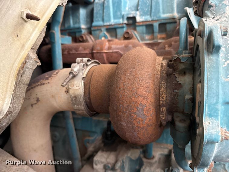 image for item EG8847 1999 International 4800 digger derrick truck