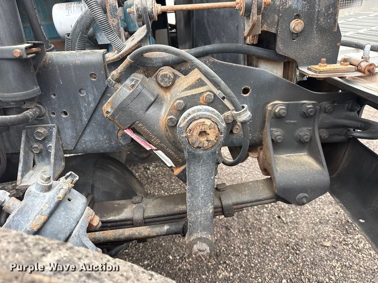 image for item EG8847 1999 International 4800 digger derrick truck