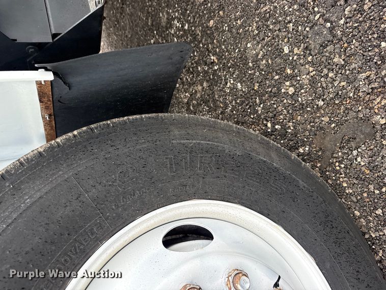 image for item EG8847 1999 International 4800 digger derrick truck