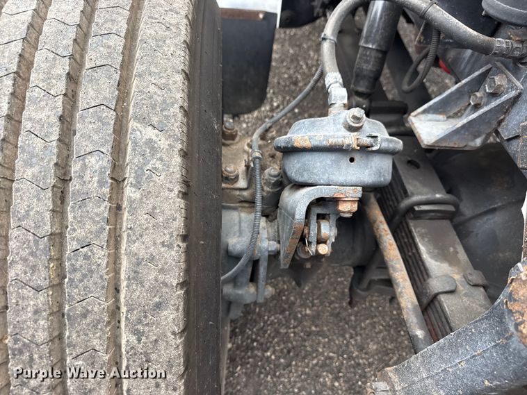 image for item EG8847 1999 International 4800 digger derrick truck