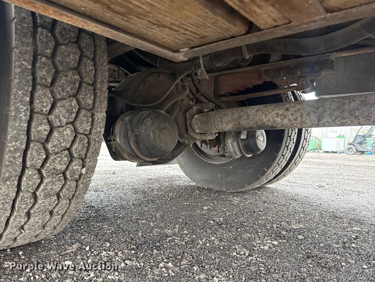 image for item EG8847 1999 International 4800 digger derrick truck