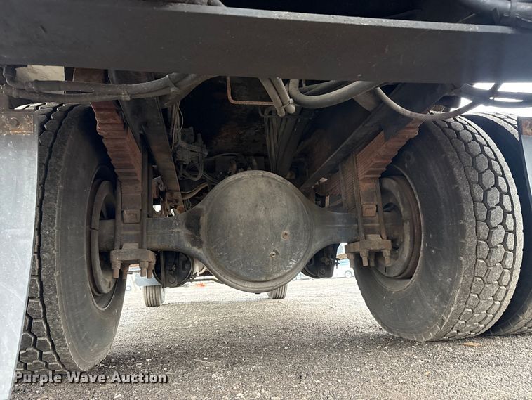 image for item EG8847 1999 International 4800 digger derrick truck