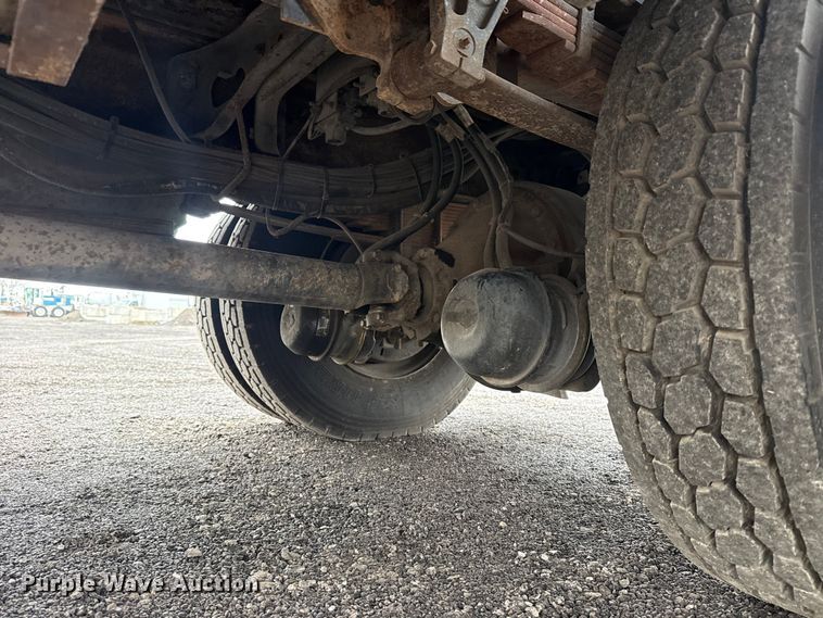 image for item EG8847 1999 International 4800 digger derrick truck