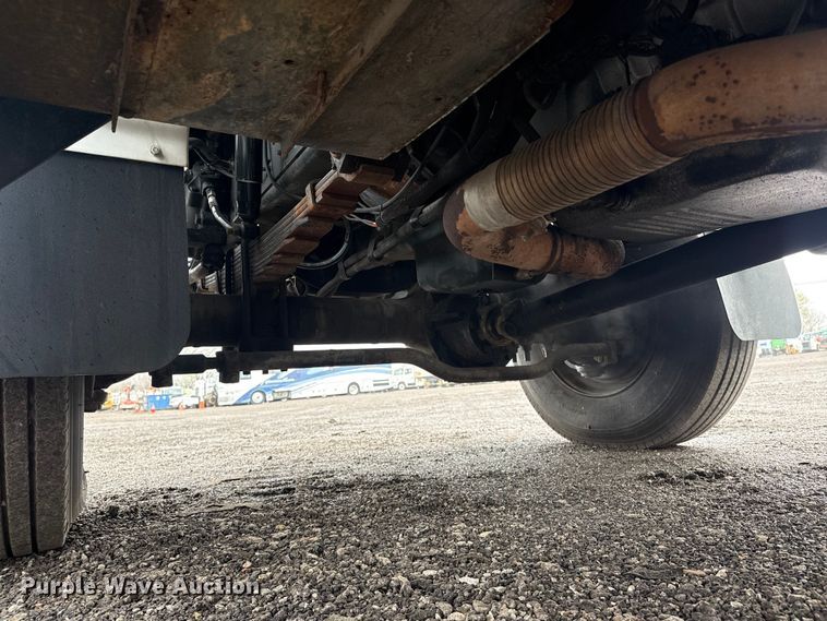 image for item EG8847 1999 International 4800 digger derrick truck