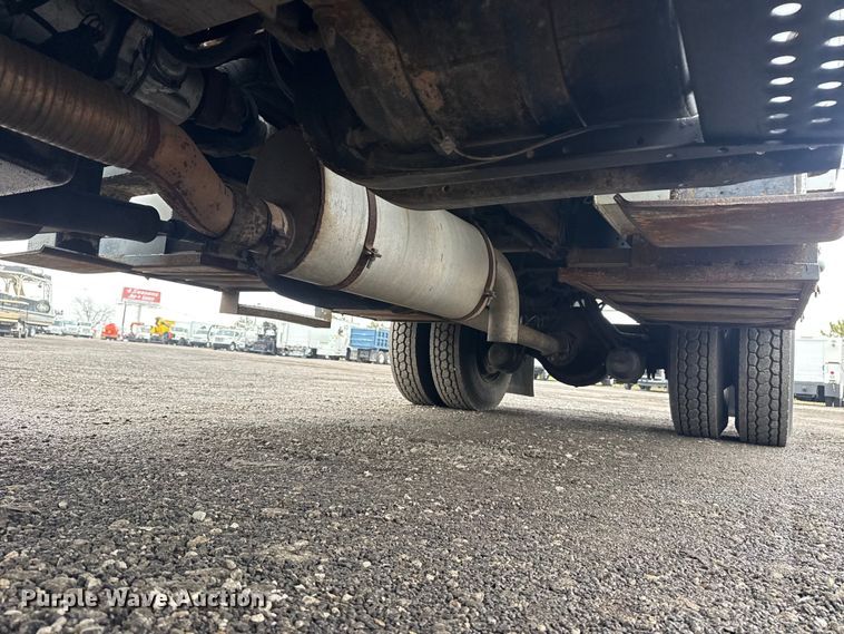 image for item EG8847 1999 International 4800 digger derrick truck