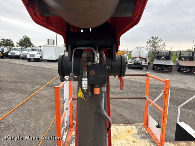 image for item EG8849 2010 International 7500 Crew Cab crane truck