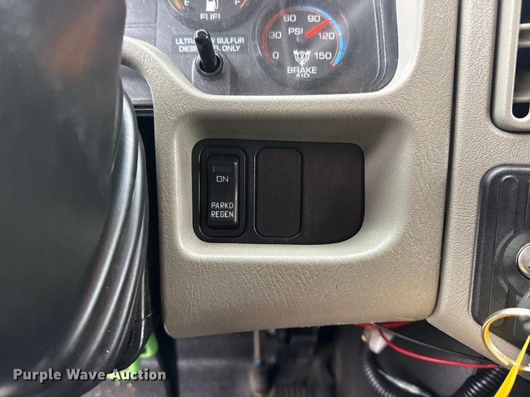 image for item EG8849 2010 International 7500 Crew Cab crane truck