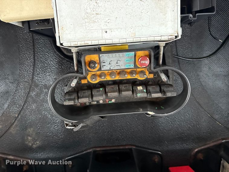 image for item EG8849 2010 International 7500 Crew Cab crane truck