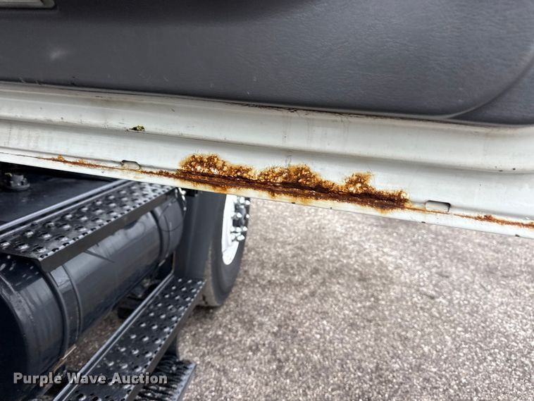 image for item EG8849 2010 International 7500 Crew Cab crane truck