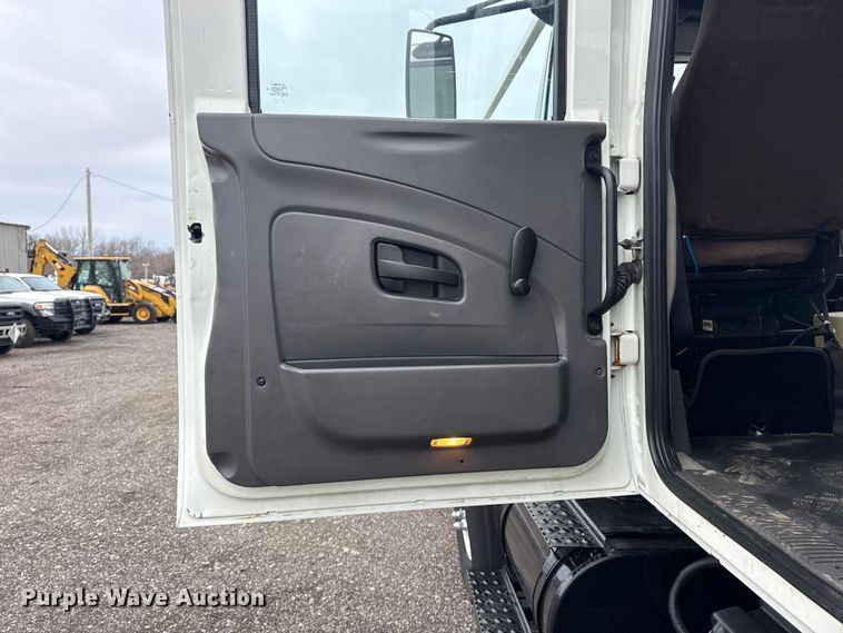 image for item EG8849 2010 International 7500 Crew Cab crane truck