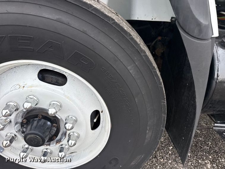 image for item EG8849 2010 International 7500 Crew Cab crane truck