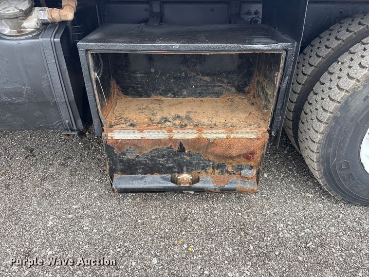 image for item EG8851 2015 Freightliner 114SD crane truck