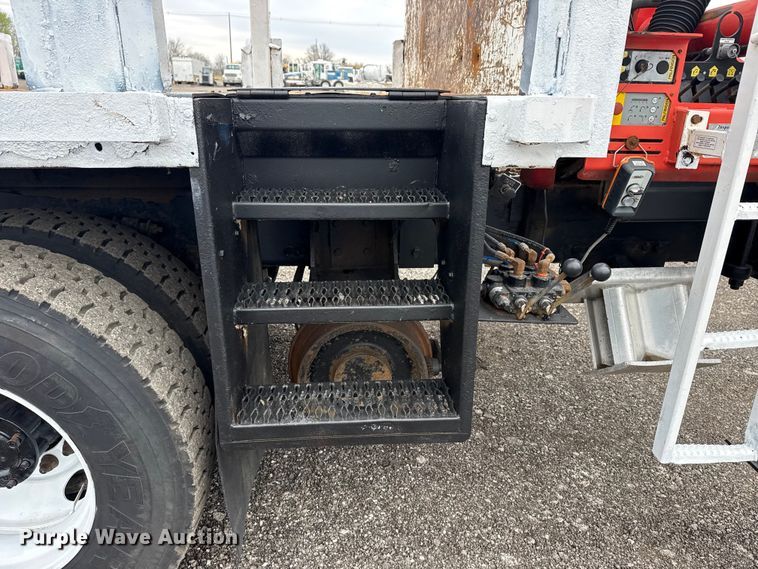 image for item EG8851 2015 Freightliner 114SD crane truck