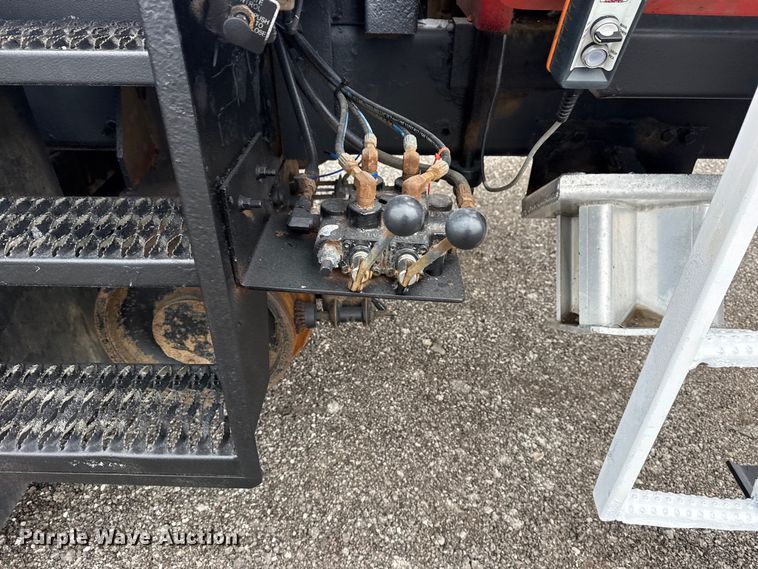 image for item EG8851 2015 Freightliner 114SD crane truck