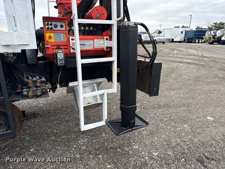 image for item EG8851 2015 Freightliner 114SD crane truck