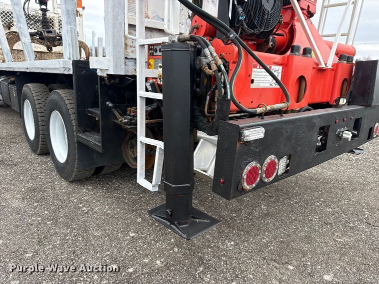 image for item EG8851 2015 Freightliner 114SD crane truck