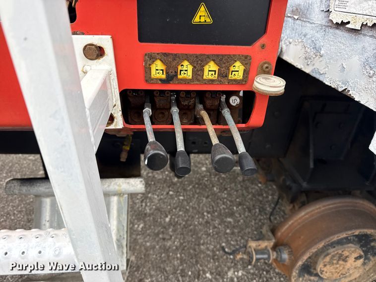 image for item EG8851 2015 Freightliner 114SD crane truck