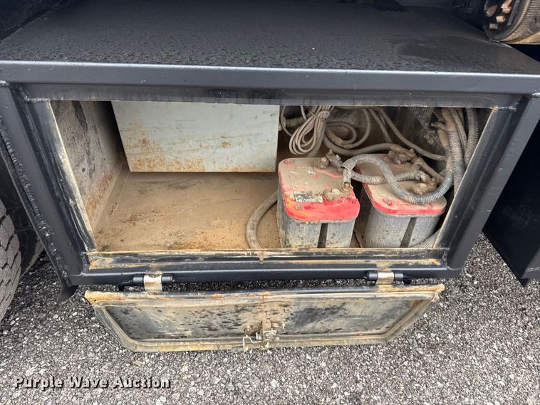 image for item EG8851 2015 Freightliner 114SD crane truck