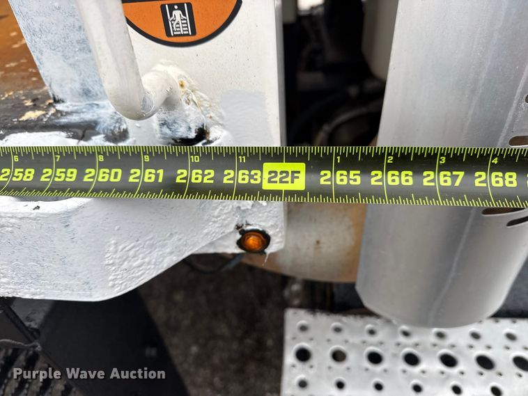 image for item EG8851 2015 Freightliner 114SD crane truck