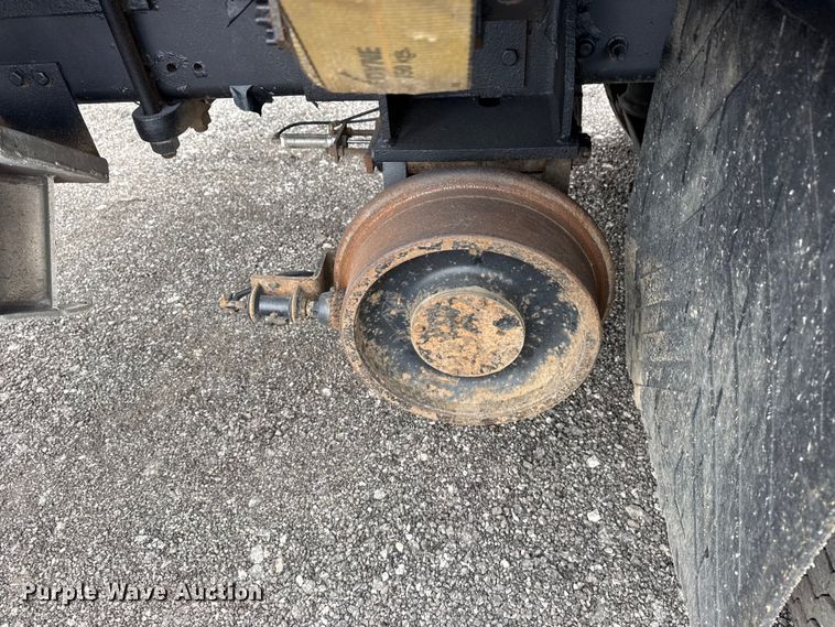 image for item EG8851 2015 Freightliner 114SD crane truck