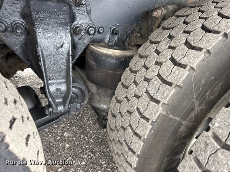 image for item EG8851 2015 Freightliner 114SD crane truck