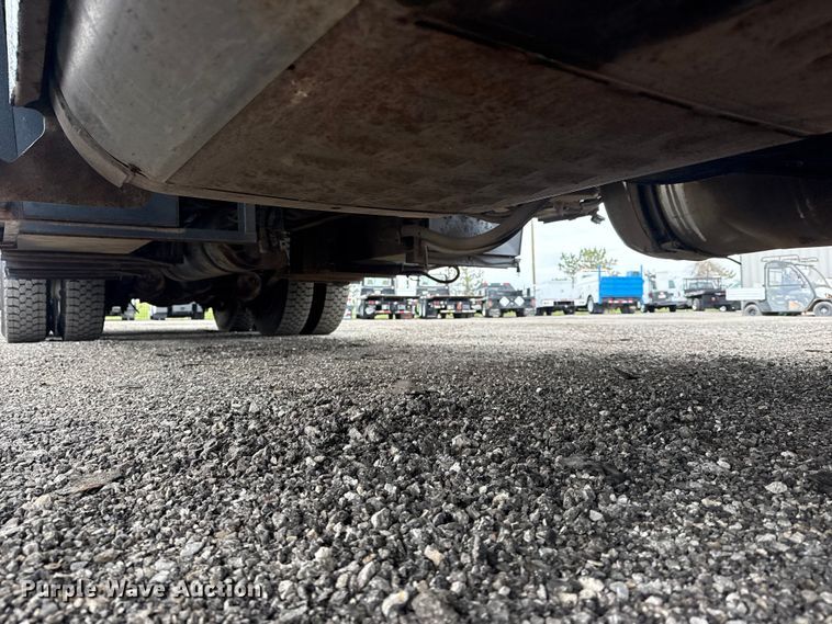 image for item EG8851 2015 Freightliner 114SD crane truck